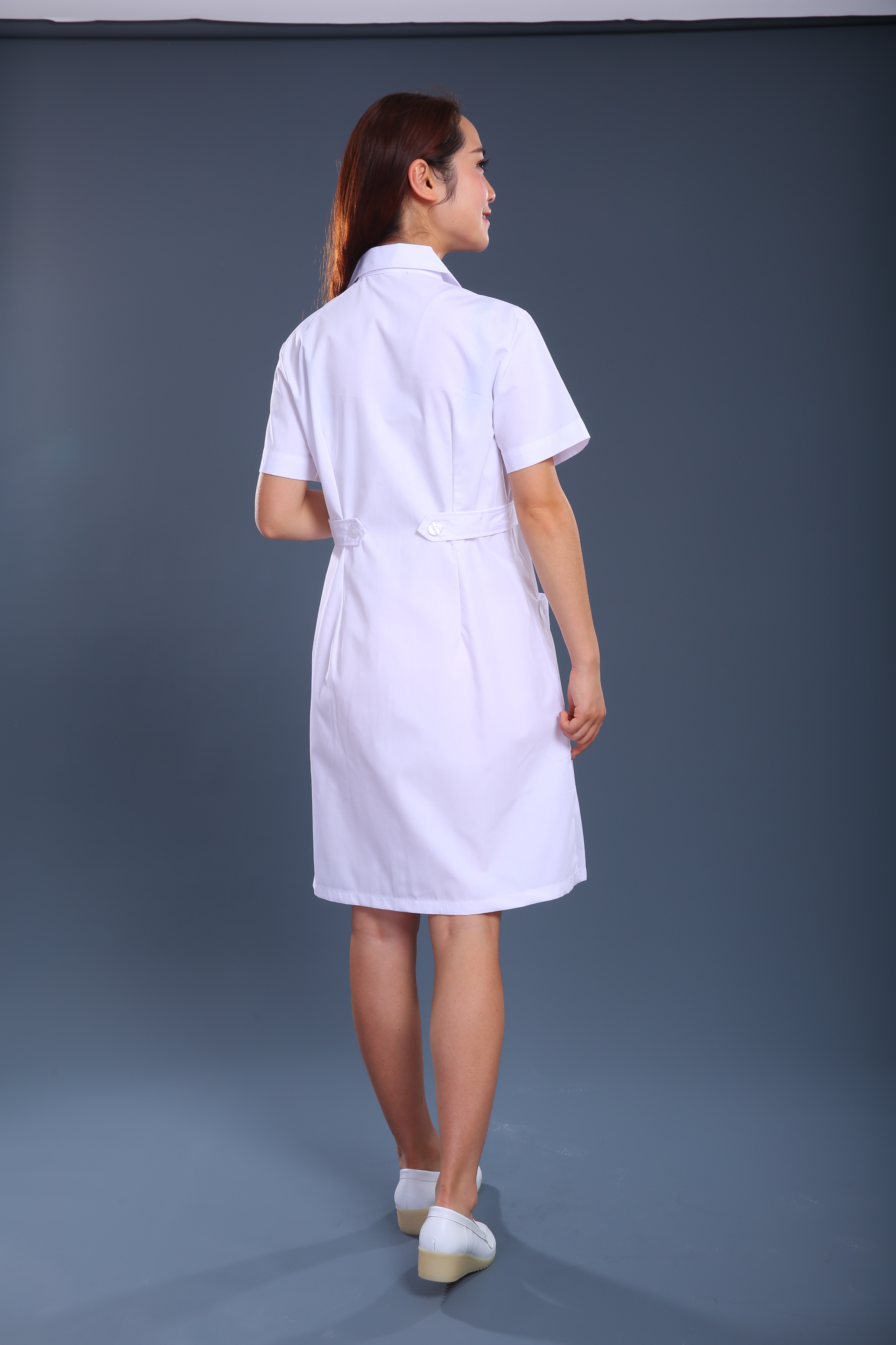 純白護(hù)士制服背面
